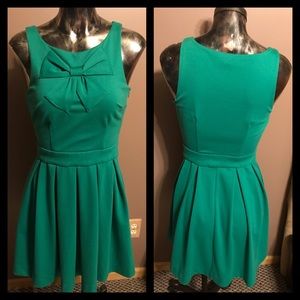 💚Lauren Conrad Green Bow Pleated Dress